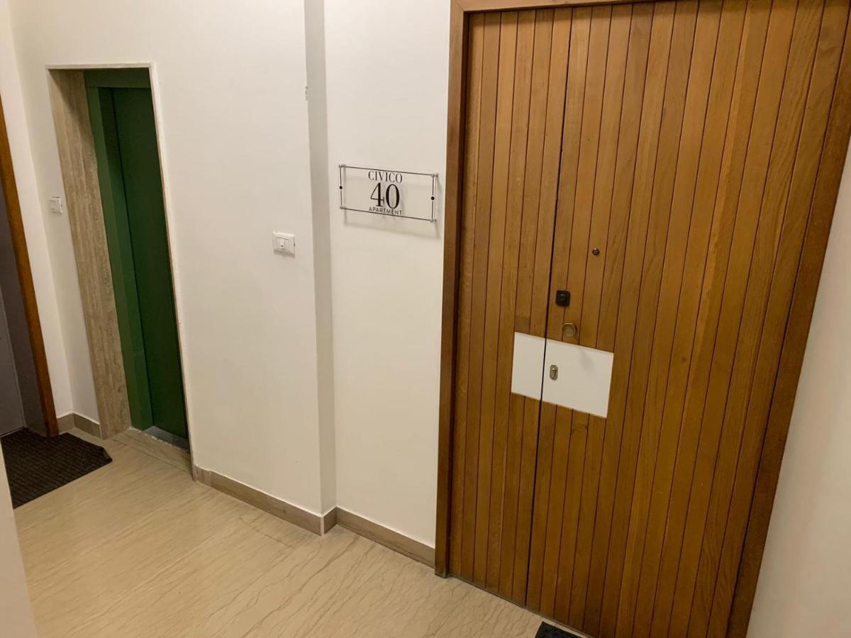 レッチェPiazza Sant' Oronzo Civico 40アパートメント エクステリア 写真